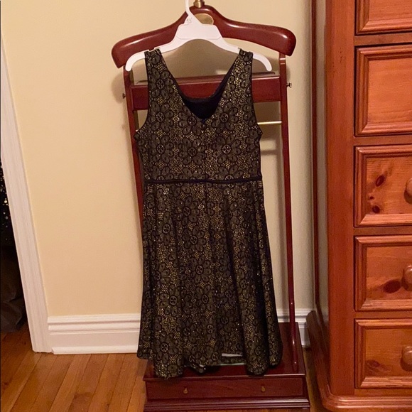 DRESS for Success! Charming Elegance - Picture 3 of 6